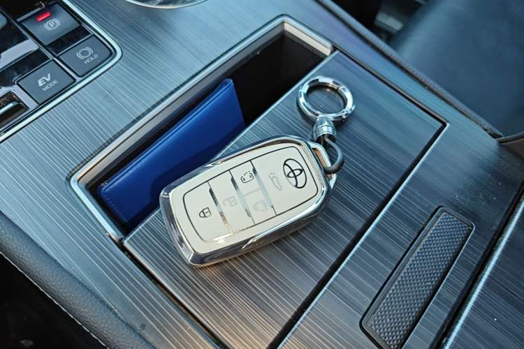 Used Toyota SIENNA 2021 2.5L Hybrid Premium Edition Vehicle Key