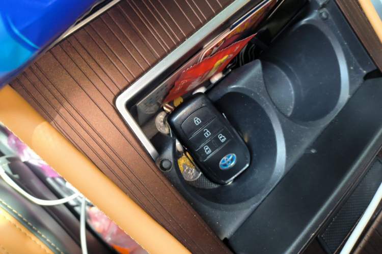 Used Toyota SIENNA 2021 2.5L Hybrid Premium Edition Vehicle Key