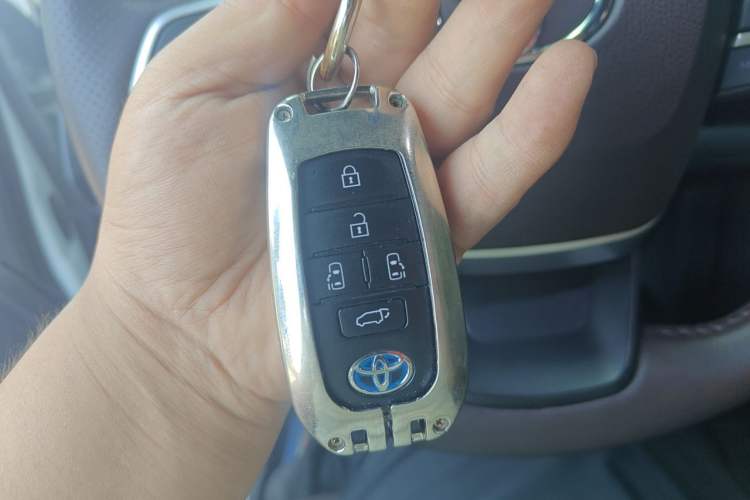 Used Toyota SIENNA 2021 2.5L Hybrid Platinum Edition Vehicle Key