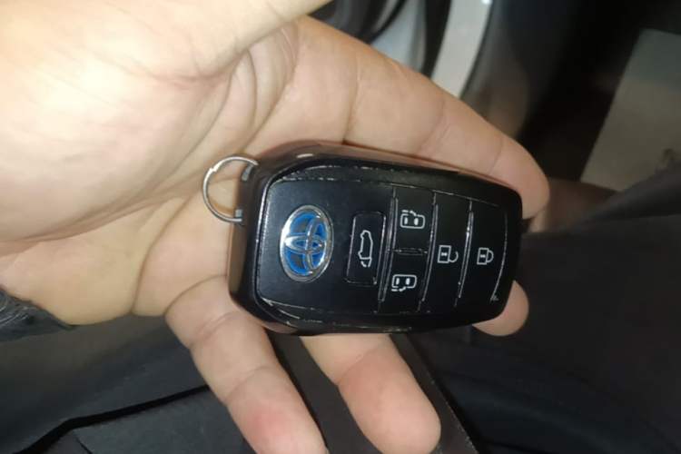 Used Toyota SIENNA 2021 2.5L Hybrid Platinum Edition Vehicle Key