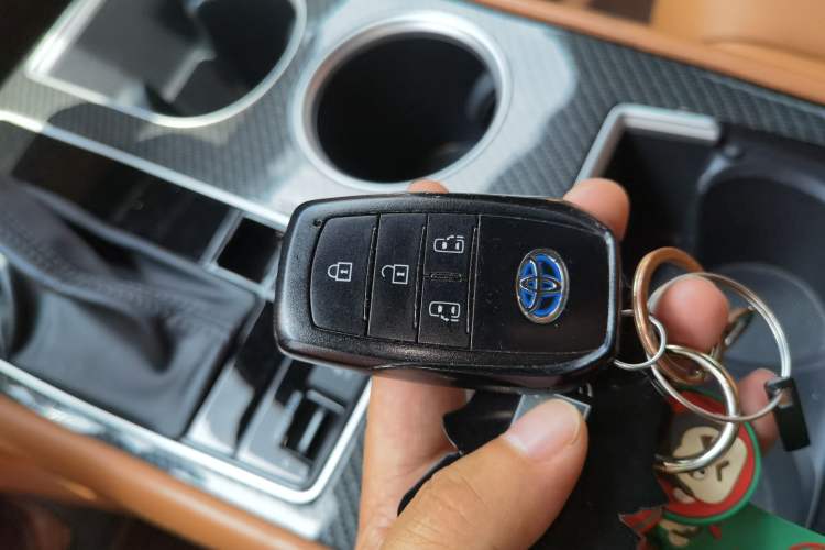 Used Toyota SIENNA 2021 2.5L Hybrid Comfort Edition Vehicle Key