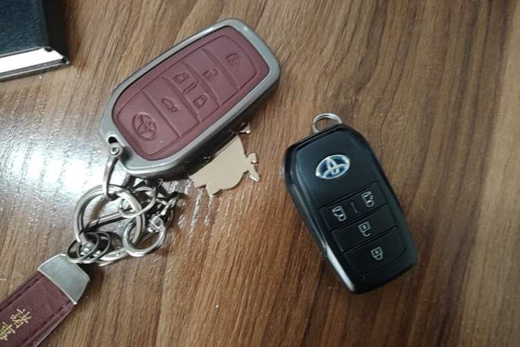 Used Toyota SIENNA 2021 2.5L Hybrid Comfort Edition Vehicle Key
