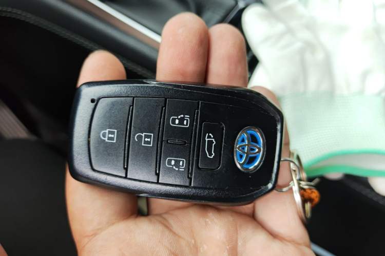 Used Toyota SIENNA 2021 2.5L Hybrid Luxury Edition Vehicle Key