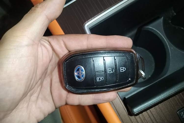 Used Toyota SIENNA 2021 2.5L Hybrid Comfort Edition Vehicle Key