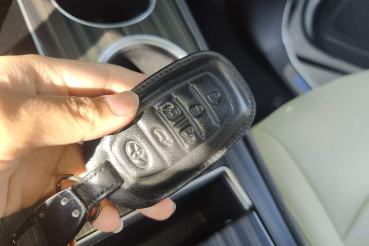Used Toyota SIENNA 2021 2.5L Hybrid Premium Edition Vehicle Key