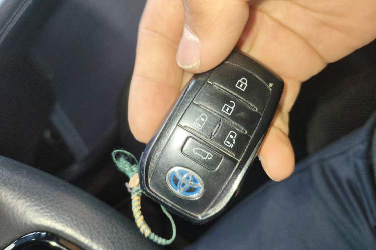 Used Toyota SIENNA 2021 2.5L Hybrid Premium Edition Vehicle Key