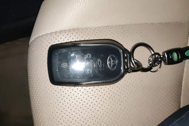 Used Toyota SIENNA 2021 2.5L Hybrid Luxury Edition Vehicle Key