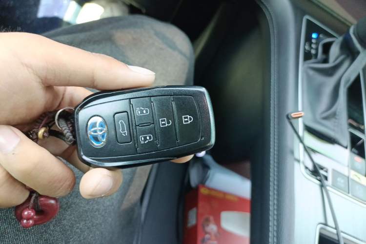 Used Toyota SIENNA 2021 2.5L Hybrid Premium Edition Vehicle Key