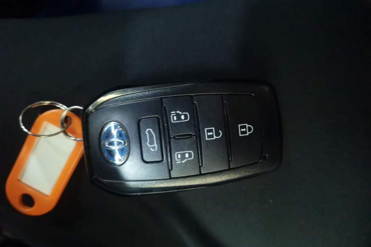 Used Toyota SIENNA 2021 2.5L Hybrid Premium Edition Vehicle Key