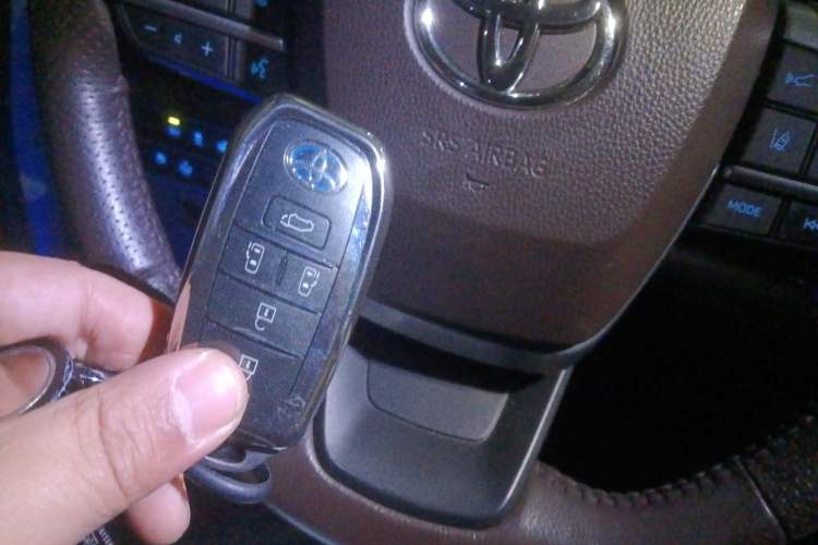 Used Toyota SIENNA 2021 2.5L Hybrid Platinum Edition Vehicle Key
