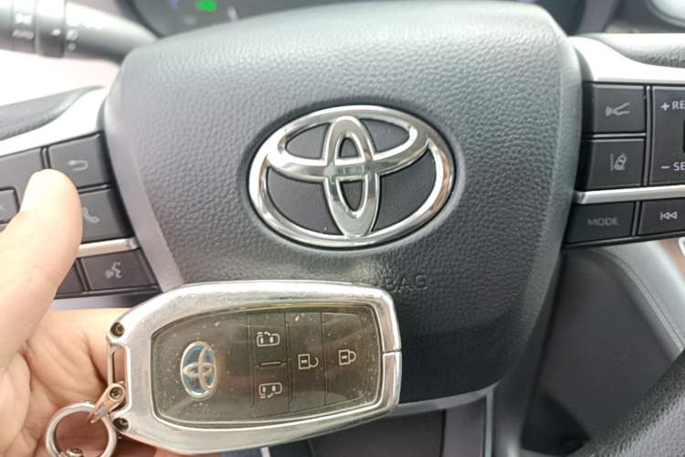 Used Toyota SIENNA 2021 2.5L Hybrid Comfort Edition Vehicle Key