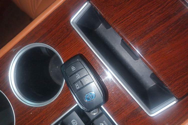 Used Toyota SIENNA 2021 2.5L Hybrid Comfort Edition Vehicle Key