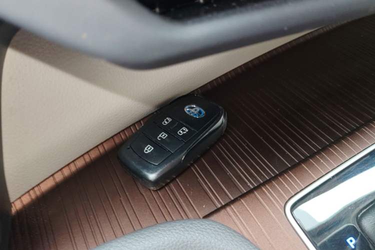 Used Toyota SIENNA 2021 2.5L Hybrid Comfort Edition Vehicle Key