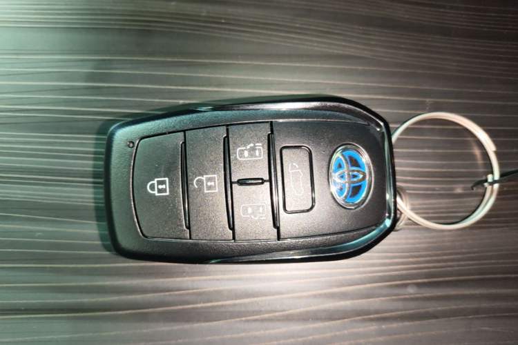 Used Toyota SIENNA 2021 2.5L Hybrid Premium Edition Vehicle Key