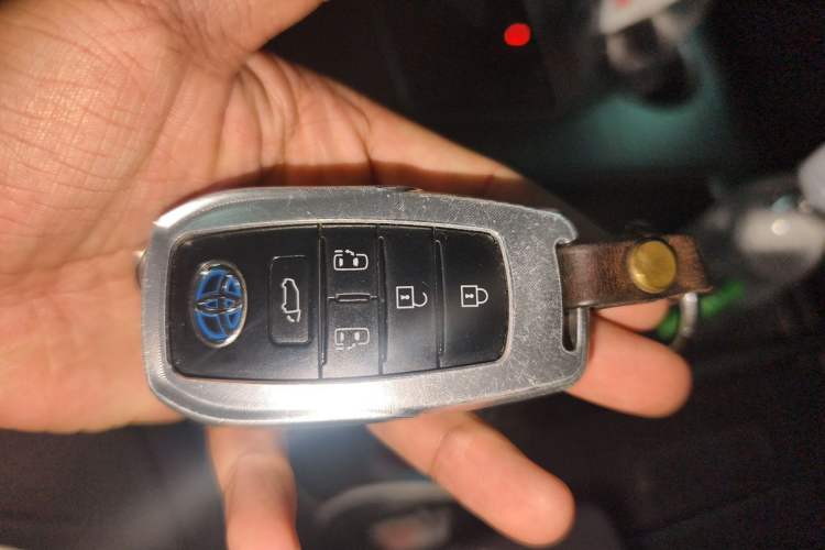 Used Toyota SIENNA 2021 2.5L Hybrid Platinum Edition Vehicle Key