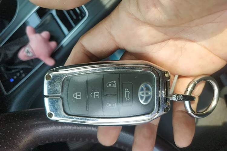 Used Toyota SIENNA 2021 2.5L Hybrid Platinum Edition Vehicle Key
