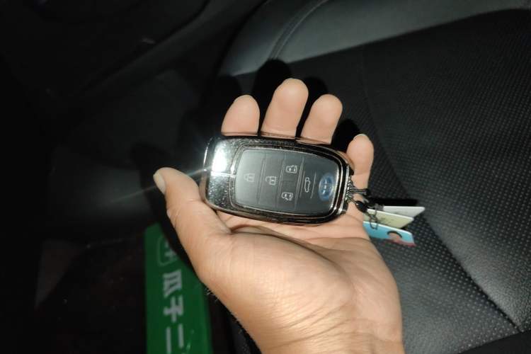 Used Toyota SIENNA 2021 2.5L Hybrid Premium Edition Vehicle Key