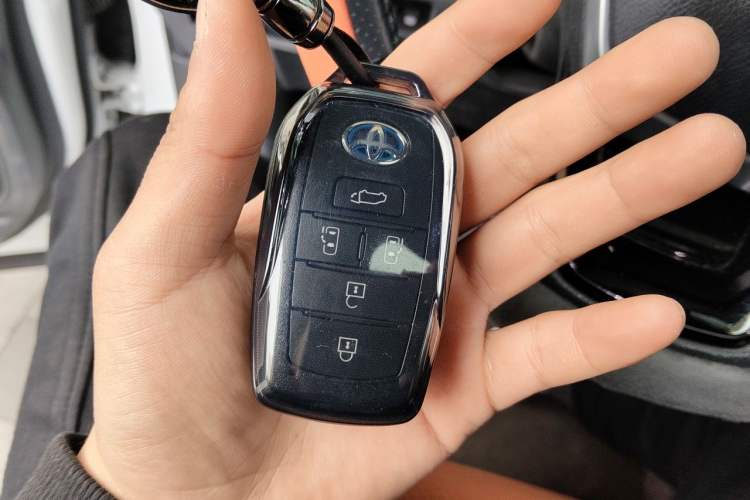 Used Toyota SIENNA 2021 2.5L Hybrid Premium Edition Vehicle Key