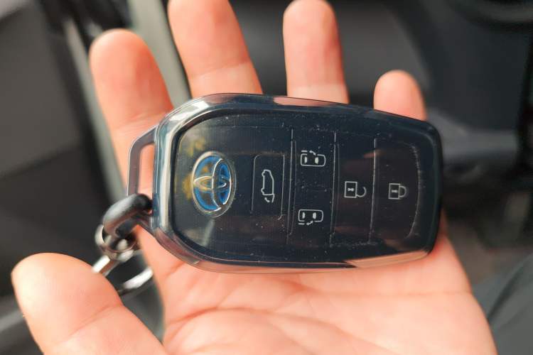 Used Toyota SIENNA 2021 2.5L Hybrid Premium Edition Vehicle Key