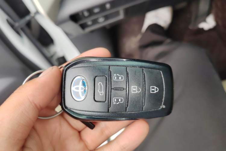 Used Toyota SIENNA 2021 2.5L Hybrid Luxury Edition Vehicle Key