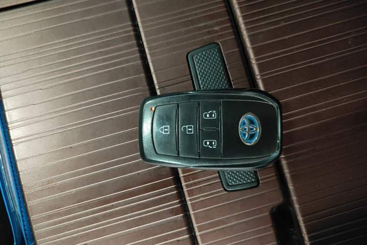 Used Toyota SIENNA 2021 2.5L Hybrid Premium Edition Vehicle Key