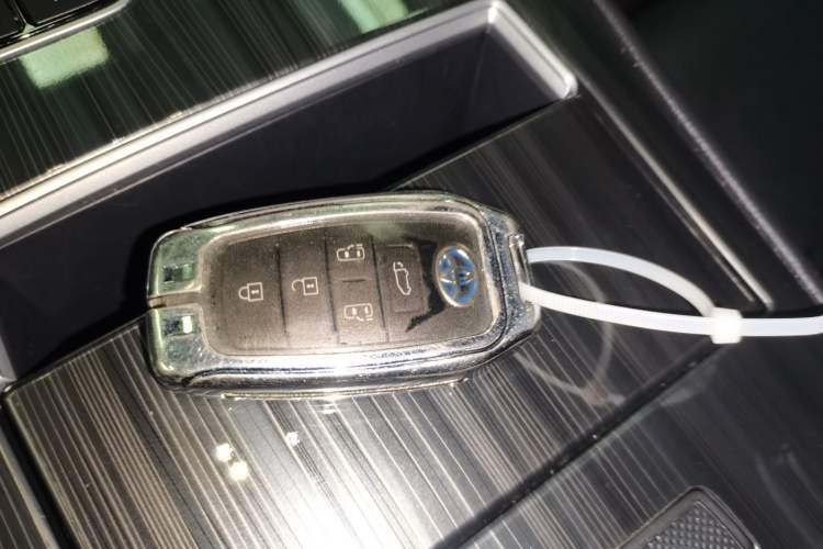 Used Toyota SIENNA 2021 2.5L Hybrid Premium Edition Vehicle Key