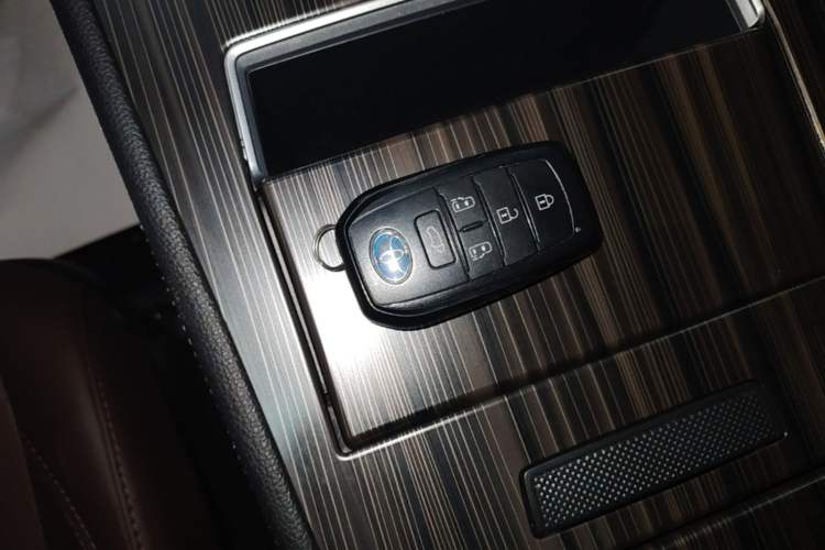 Used Toyota SIENNA 2021 2.5L Hybrid Platinum Edition Vehicle Key