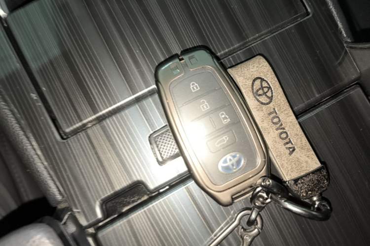 Used Toyota SIENNA 2021 2.5L Hybrid Ultimate Edition Vehicle Key