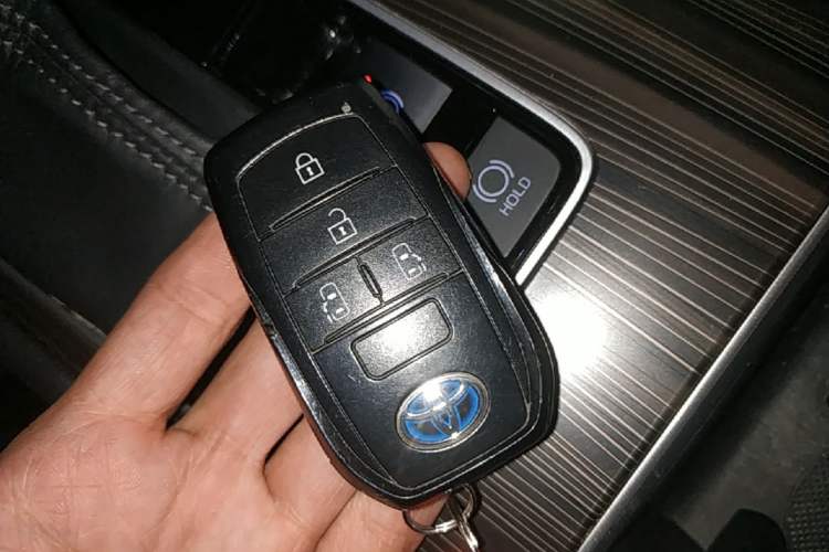 Used Toyota SIENNA 2021 2.5L Hybrid Ultimate Edition Vehicle Key