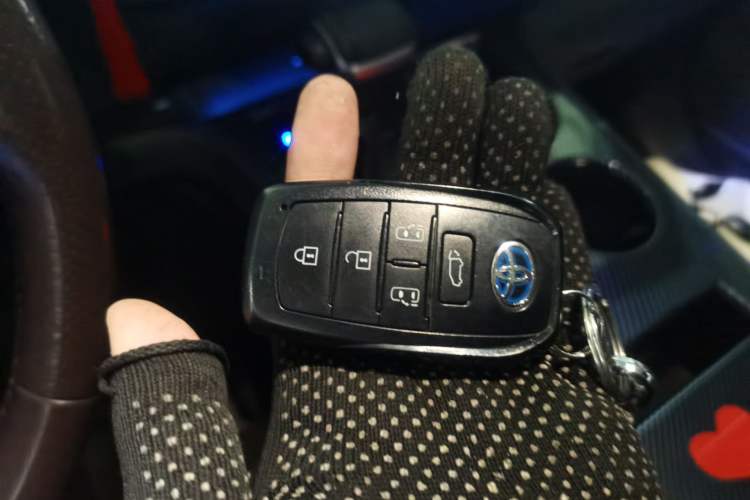 Used Toyota SIENNA 2021 2.5L Hybrid Platinum Edition Vehicle Key