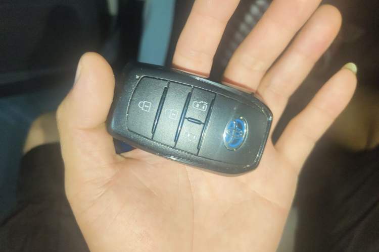 Used Toyota SIENNA 2021 2.5L Hybrid Comfort Edition Vehicle Key