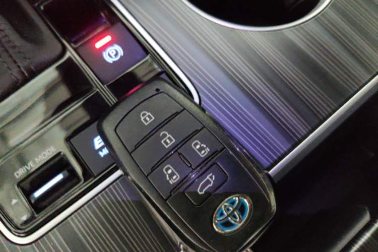 Used Toyota SIENNA 2021 2.5L Hybrid Premium Edition Vehicle Key