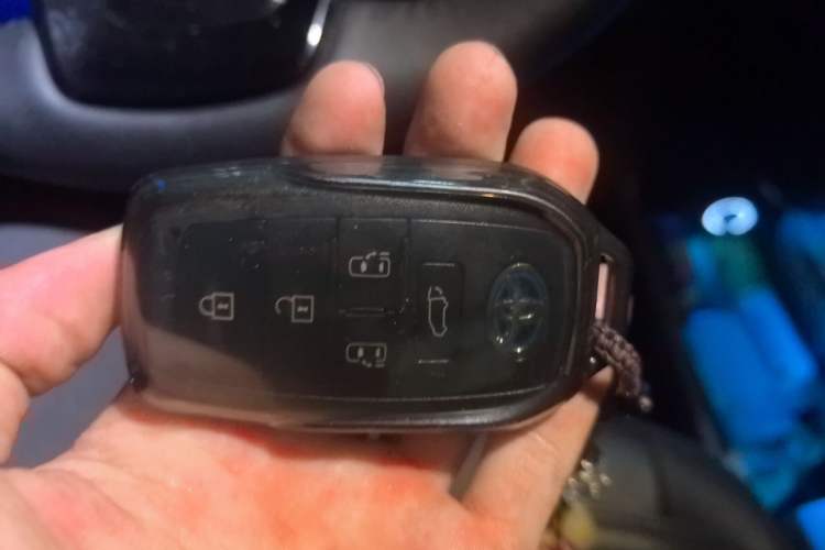 Used Toyota SIENNA 2021 2.5L Hybrid Premium Edition Vehicle Key