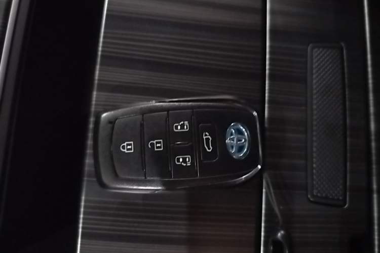 Used Toyota SIENNA 2021 2.5L Hybrid Ultimate Edition Vehicle Key