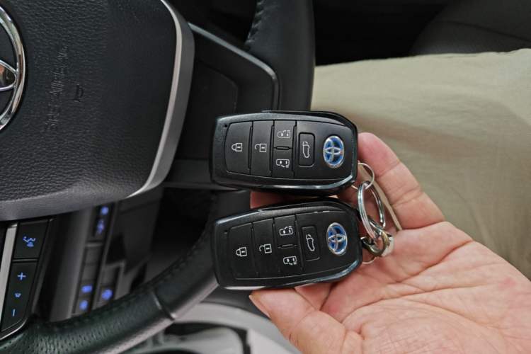 Used Toyota SIENNA 2021 2.5L Hybrid Luxury Edition Vehicle Key