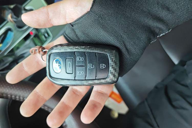 Used Toyota SIENNA 2021 2.5L Hybrid Platinum Edition Vehicle Key