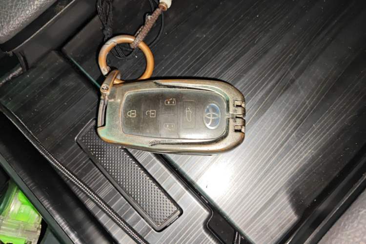 Used Toyota SIENNA 2021 2.5L Hybrid Premium Edition Vehicle Key