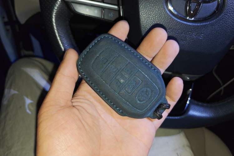 Used Toyota SIENNA 2021 2.5L Hybrid Premium Edition Vehicle Key