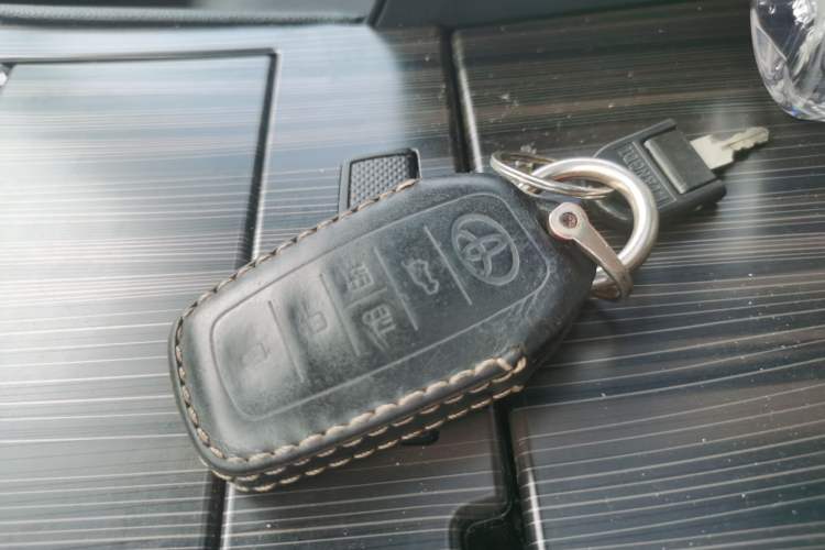 Used Toyota SIENNA 2021 2.5L Hybrid Platinum Edition Vehicle Key