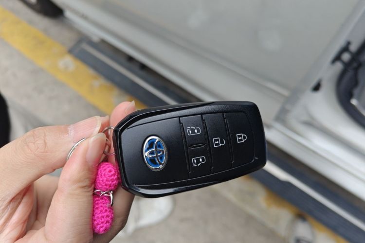Used Toyota SIENNA 2021 2.5L Hybrid Comfort Edition Vehicle Key