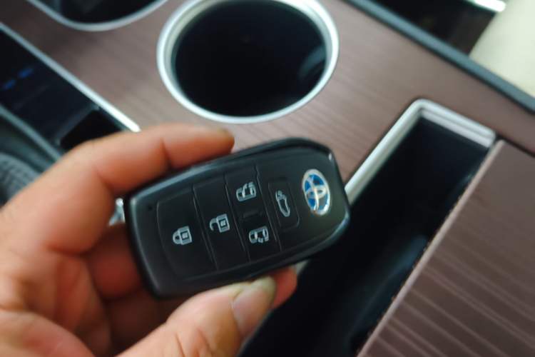 Used Toyota SIENNA 2021 2.5L Hybrid Luxury Edition Vehicle Key