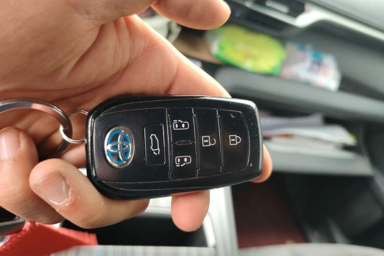 Used Toyota SIENNA 2021 2.5L Hybrid Premium Edition Vehicle Key