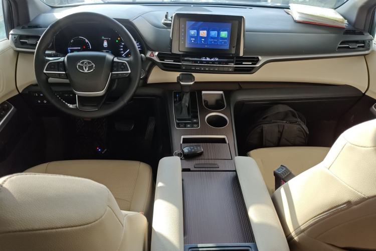 Used Toyota SIENNA 2021 2.5L Hybrid Luxury Edition Center Console