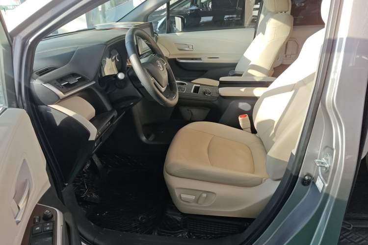 Used Toyota SIENNA 2021 2.5L Hybrid Luxury Edition Driver Seat
