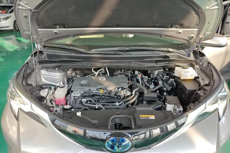 Used Toyota SIENNA 2021 2.5L Hybrid Luxury Edition Engine Bay
