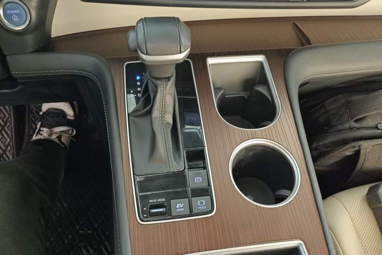 Used Toyota SIENNA 2021 2.5L Hybrid Luxury Edition Gear Lever