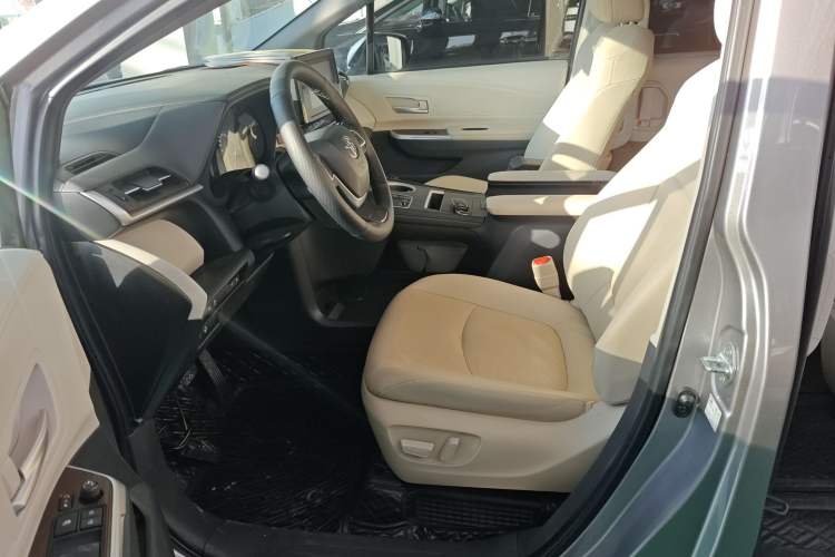 Used Toyota SIENNA 2021 2.5L Hybrid Luxury Edition Left Front Seat