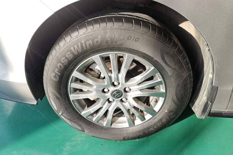 Used Toyota SIENNA 2021 2.5L Hybrid Luxury Edition Left Front Wheel Hub
