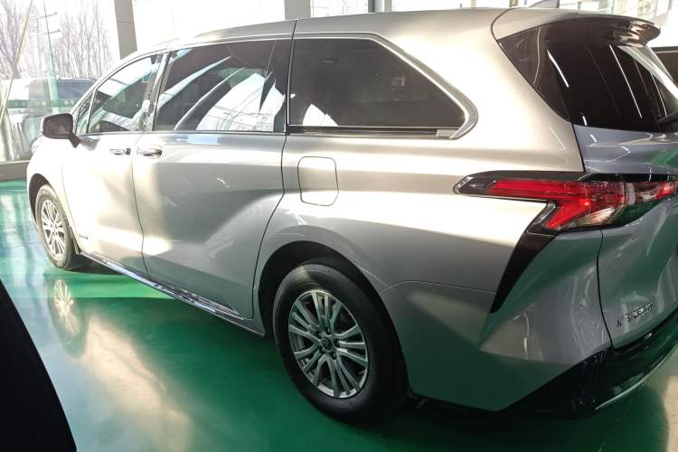 Used Toyota SIENNA 2021 2.5L Hybrid Luxury Edition Left Side
