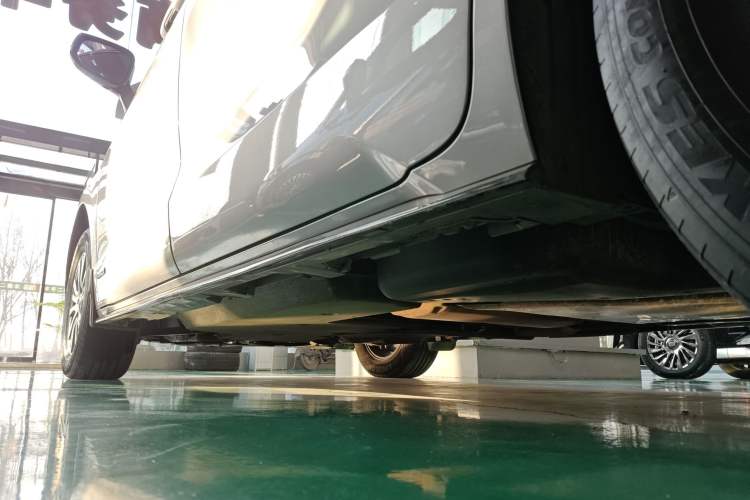 Used Toyota SIENNA 2021 2.5L Hybrid Luxury Edition Left Side Sill